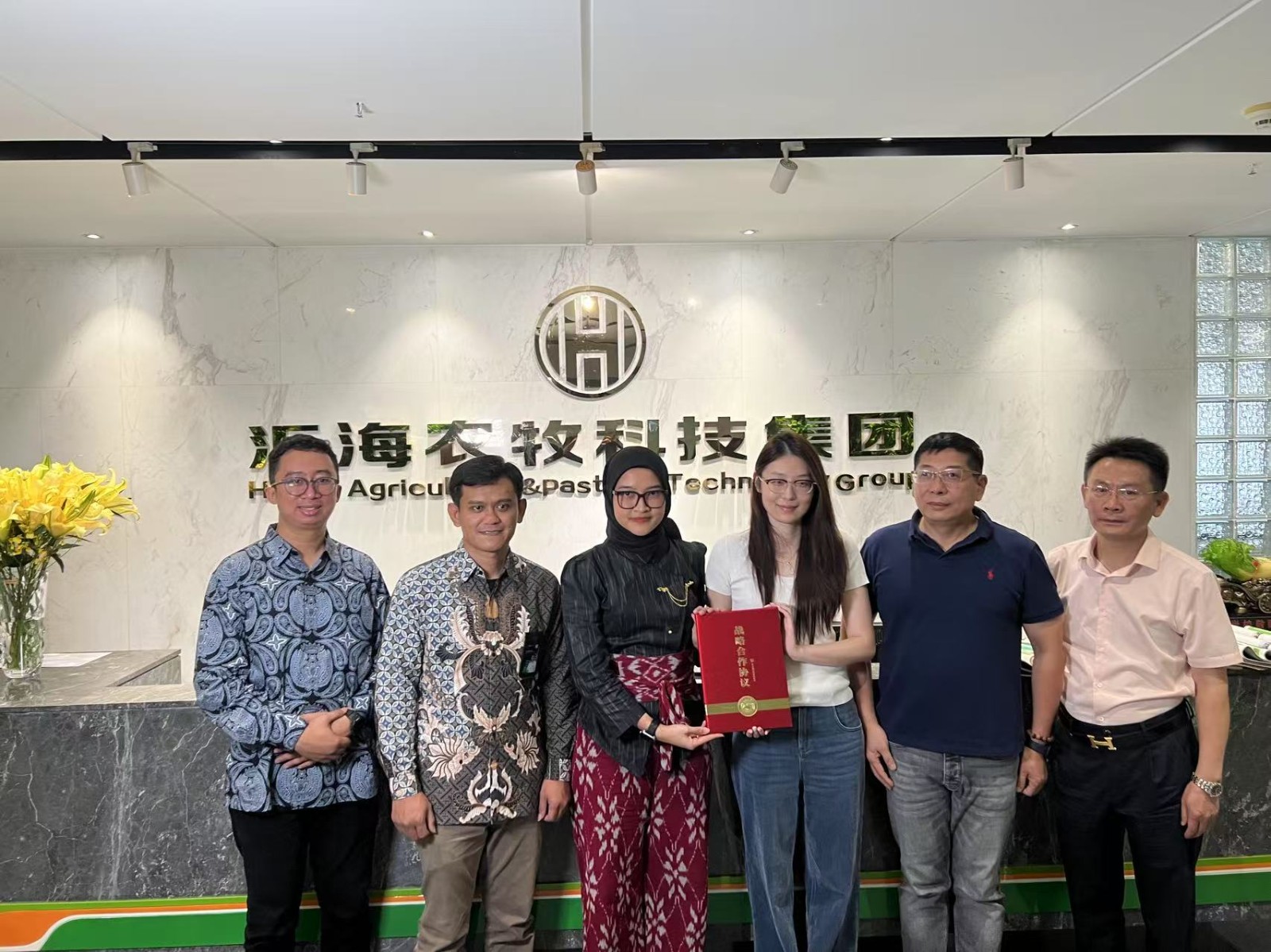 印尼泗水工业园代表团来访中国尊龙签约